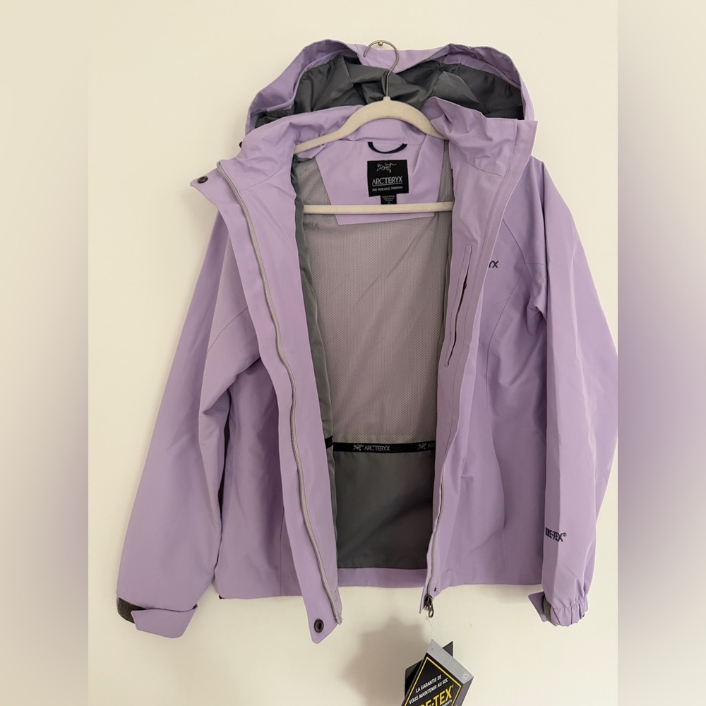 ARC’TERYX WOMENS LILAC WATERPROOF JACKET - Picture 2 of 3